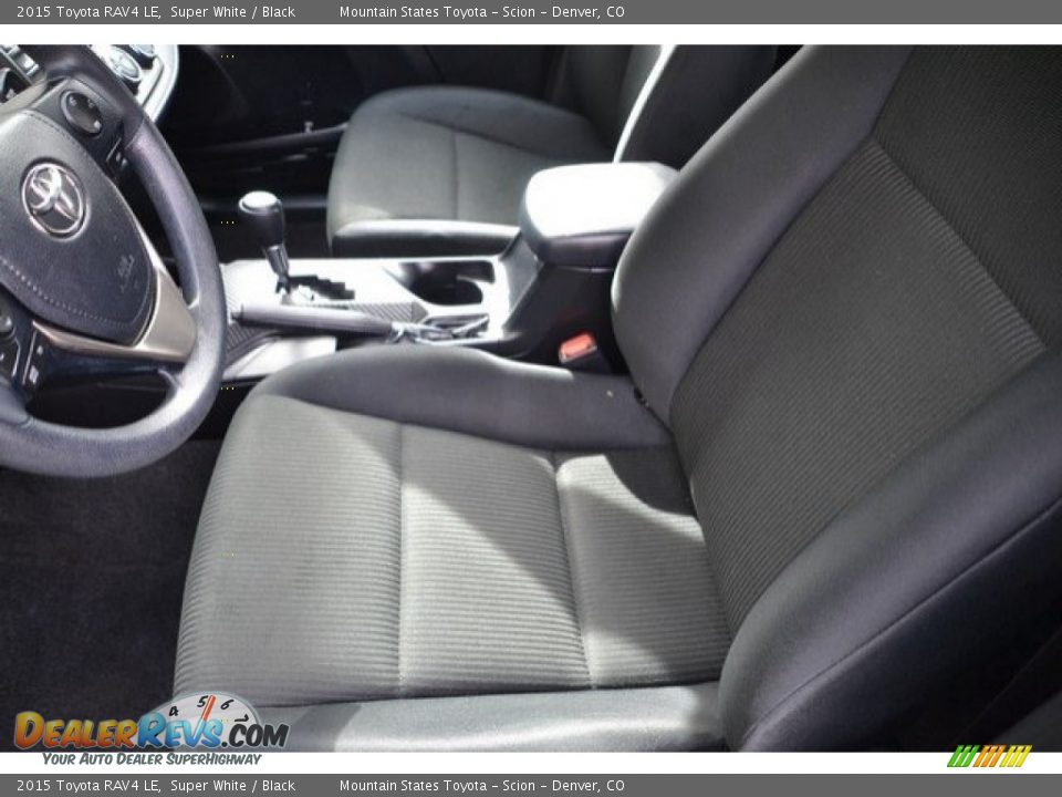 2015 Toyota RAV4 LE Super White / Black Photo #11