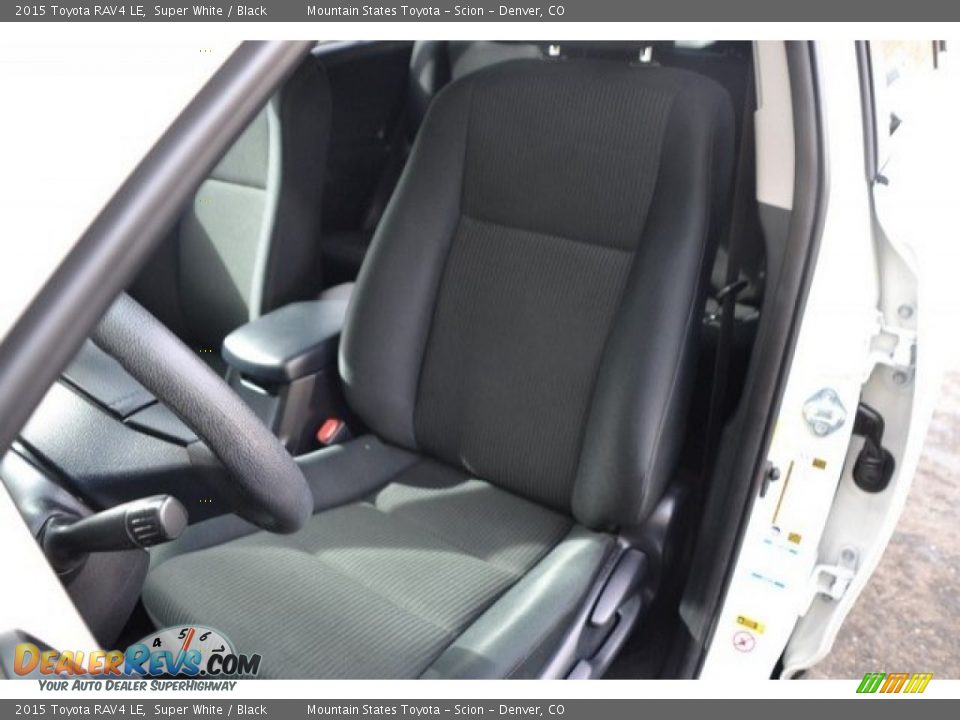 2015 Toyota RAV4 LE Super White / Black Photo #12