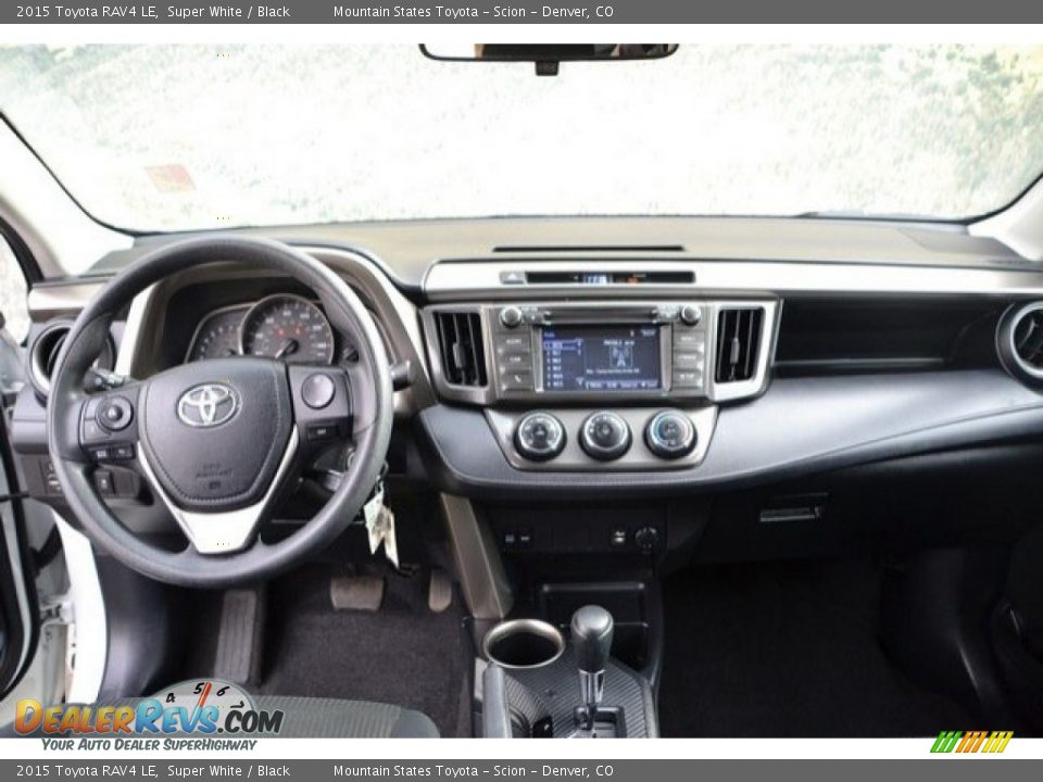 2015 Toyota RAV4 LE Super White / Black Photo #13