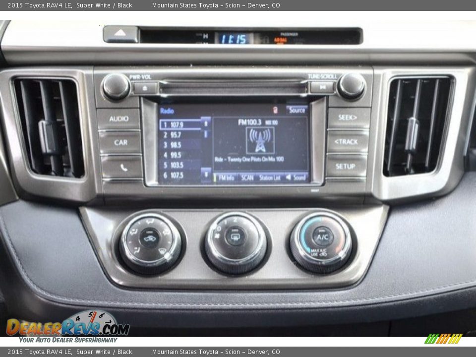 2015 Toyota RAV4 LE Super White / Black Photo #15