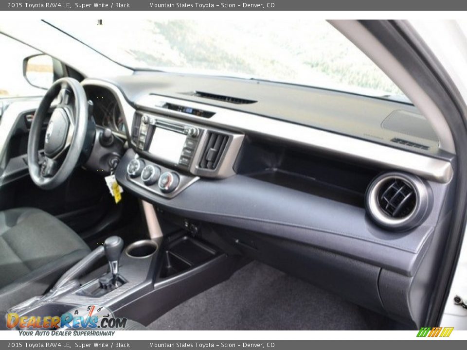 2015 Toyota RAV4 LE Super White / Black Photo #16