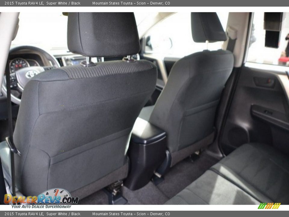 2015 Toyota RAV4 LE Super White / Black Photo #19