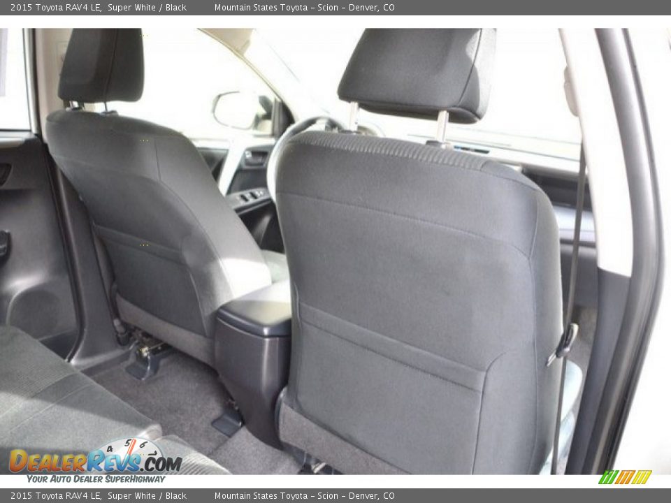 2015 Toyota RAV4 LE Super White / Black Photo #20