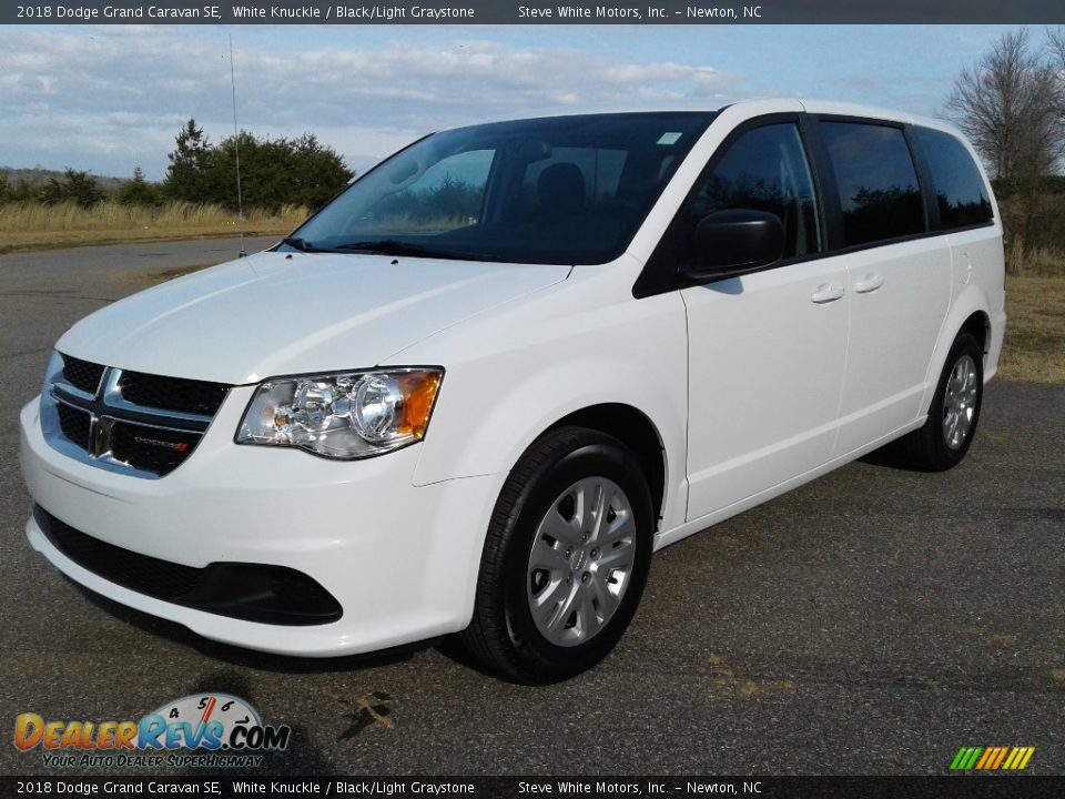 Front 3/4 View of 2018 Dodge Grand Caravan SE Photo #2