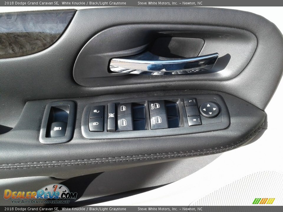 Controls of 2018 Dodge Grand Caravan SE Photo #9