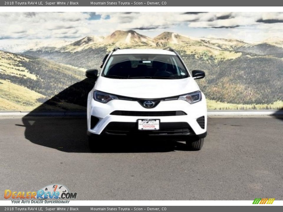 2018 Toyota RAV4 LE Super White / Black Photo #2