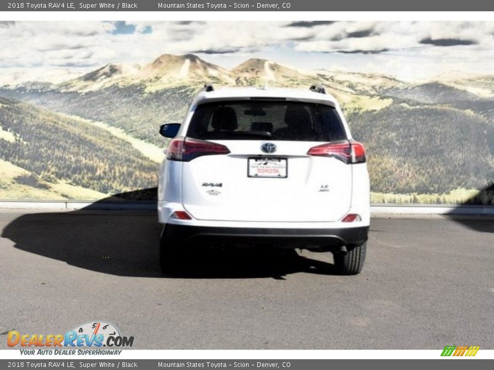 2018 Toyota RAV4 LE Super White / Black Photo #4