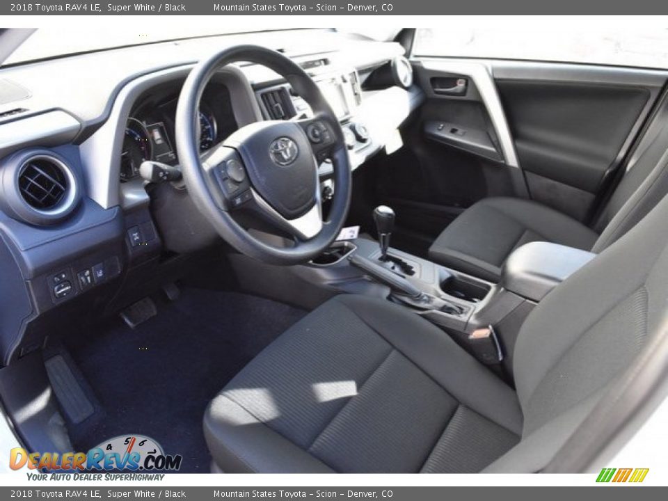 2018 Toyota RAV4 LE Super White / Black Photo #5