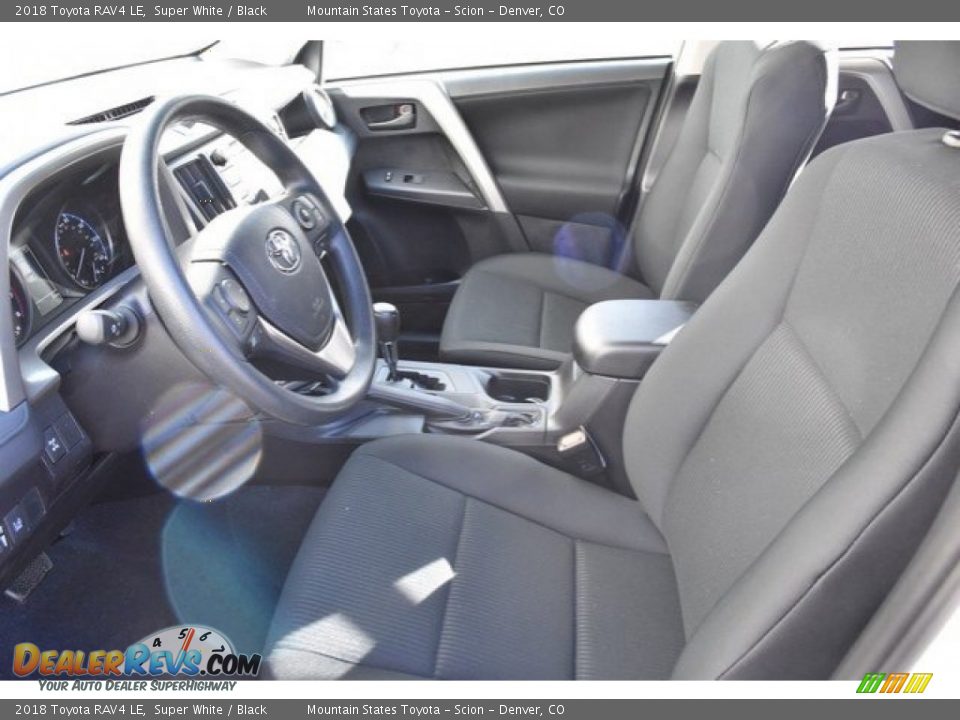 2018 Toyota RAV4 LE Super White / Black Photo #6
