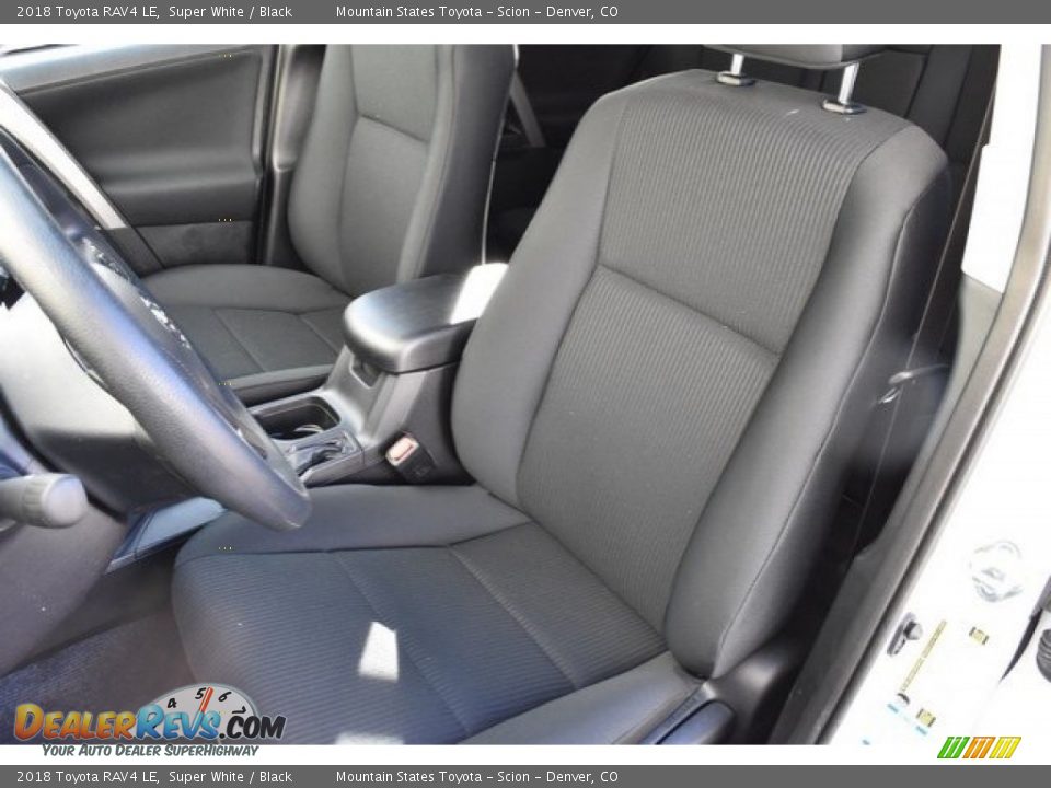 2018 Toyota RAV4 LE Super White / Black Photo #7