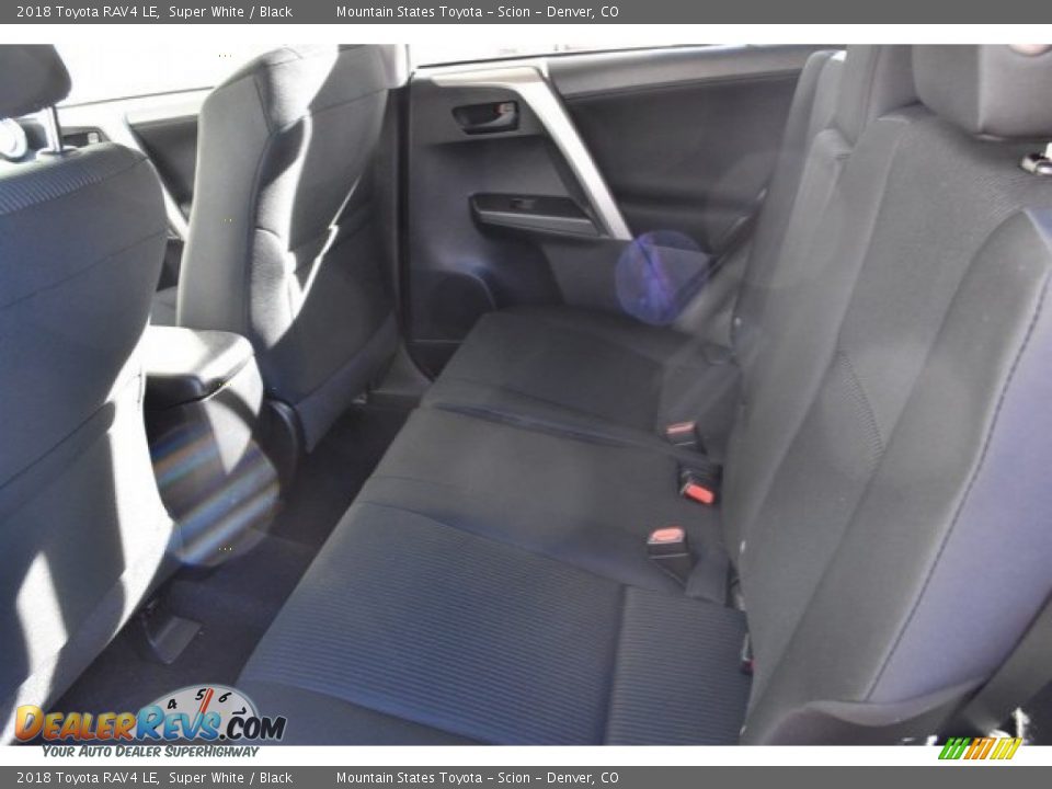 2018 Toyota RAV4 LE Super White / Black Photo #14