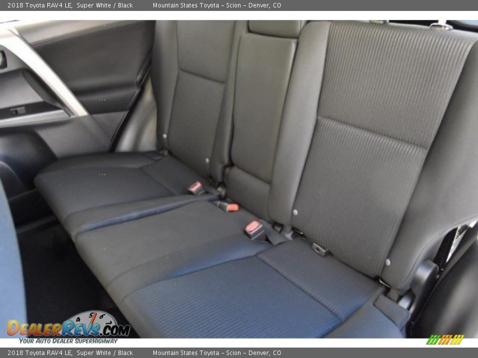 2018 Toyota RAV4 LE Super White / Black Photo #15