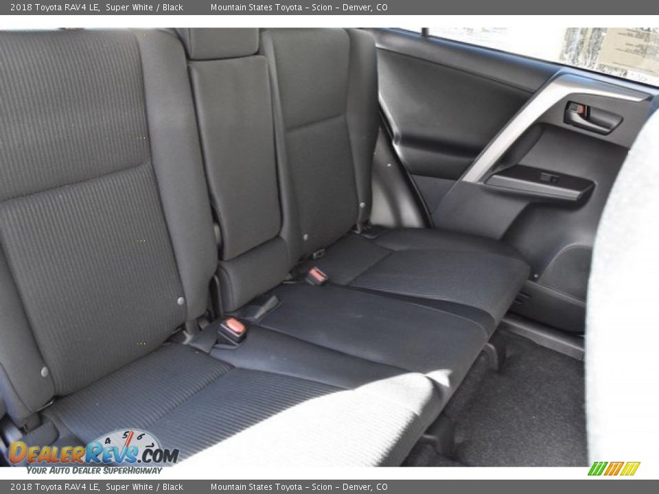 2018 Toyota RAV4 LE Super White / Black Photo #18