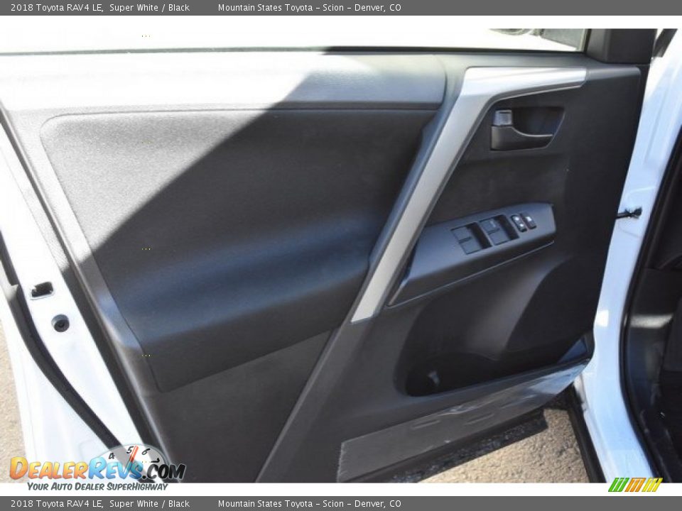2018 Toyota RAV4 LE Super White / Black Photo #19