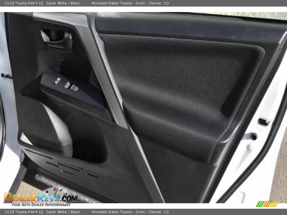 2018 Toyota RAV4 LE Super White / Black Photo #21