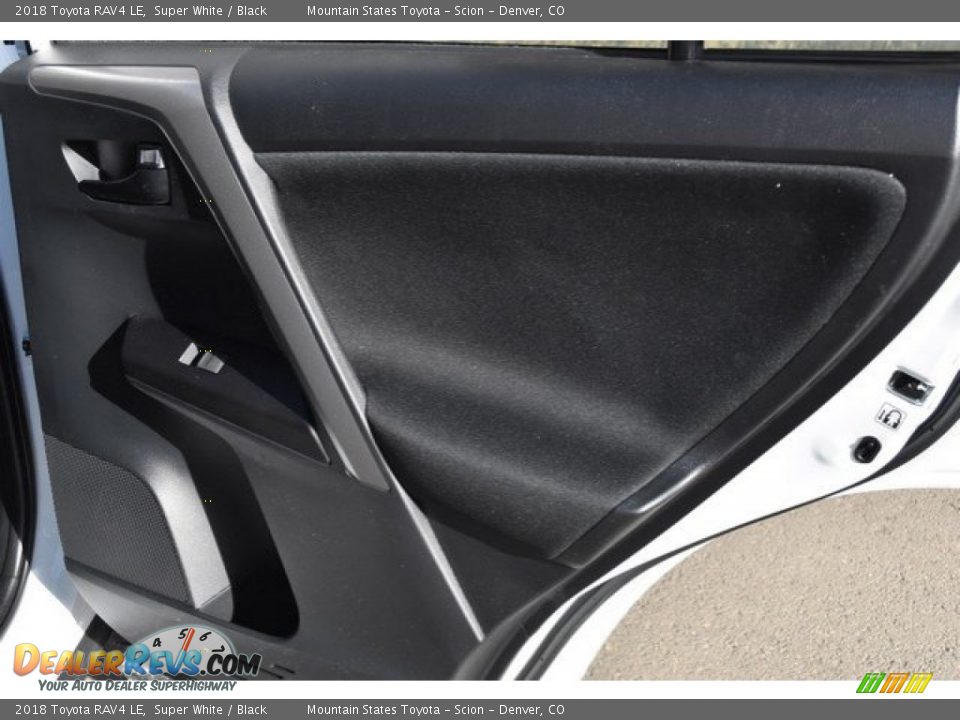 2018 Toyota RAV4 LE Super White / Black Photo #22