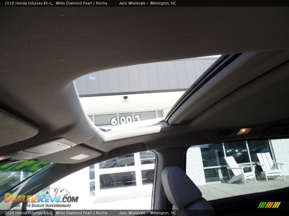 2018 Honda Odyssey EX-L White Diamond Pearl / Mocha Photo #11