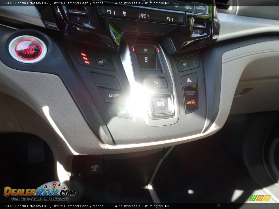 2018 Honda Odyssey EX-L White Diamond Pearl / Mocha Photo #19