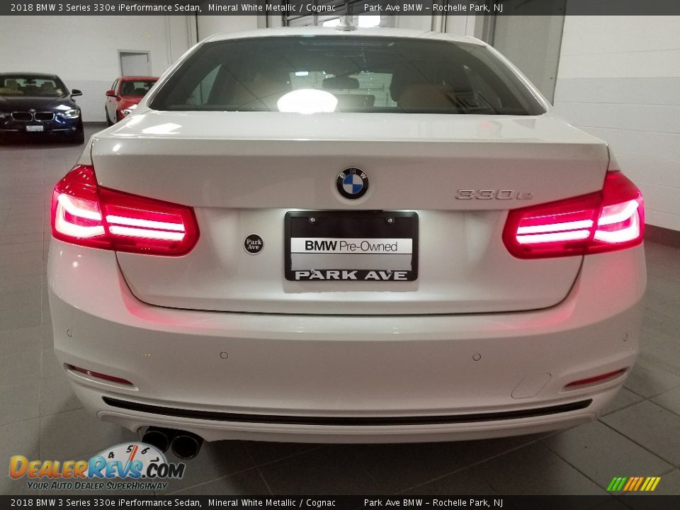 2018 BMW 3 Series 330e iPerformance Sedan Mineral White Metallic / Cognac Photo #5