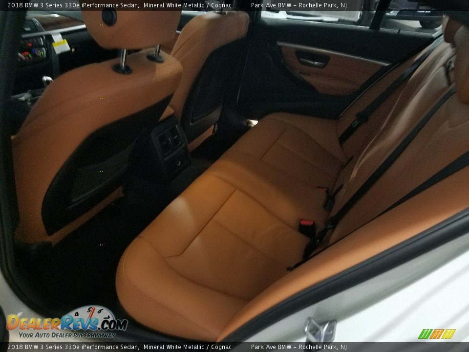 2018 BMW 3 Series 330e iPerformance Sedan Mineral White Metallic / Cognac Photo #15