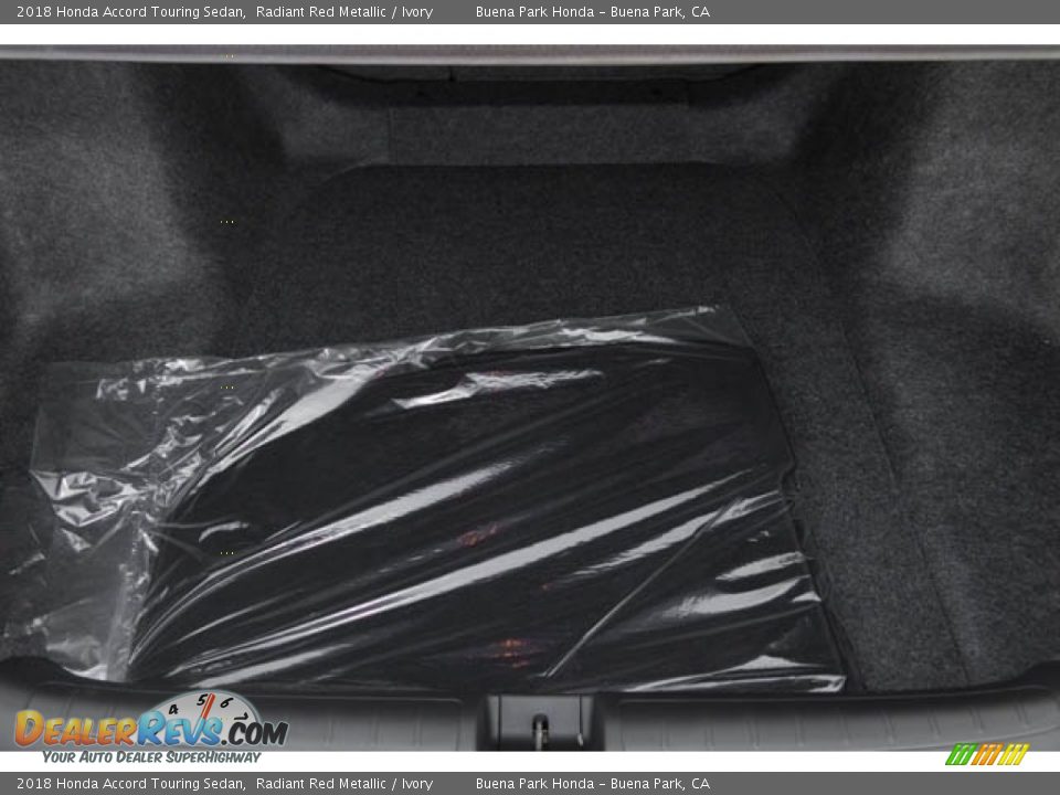 2018 Honda Accord Touring Sedan Radiant Red Metallic / Ivory Photo #31
