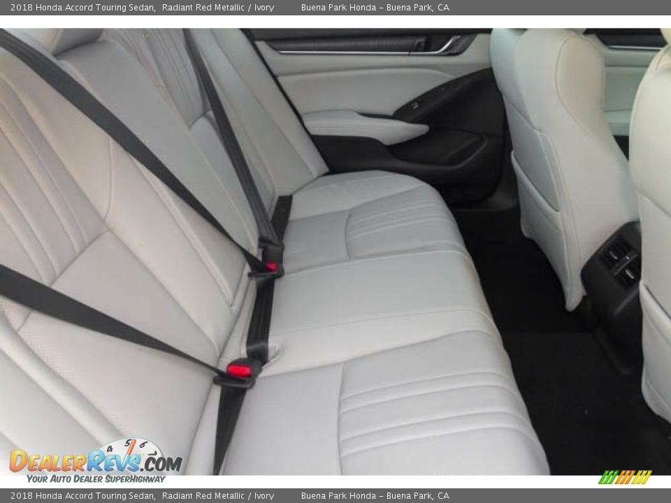 2018 Honda Accord Touring Sedan Radiant Red Metallic / Ivory Photo #32