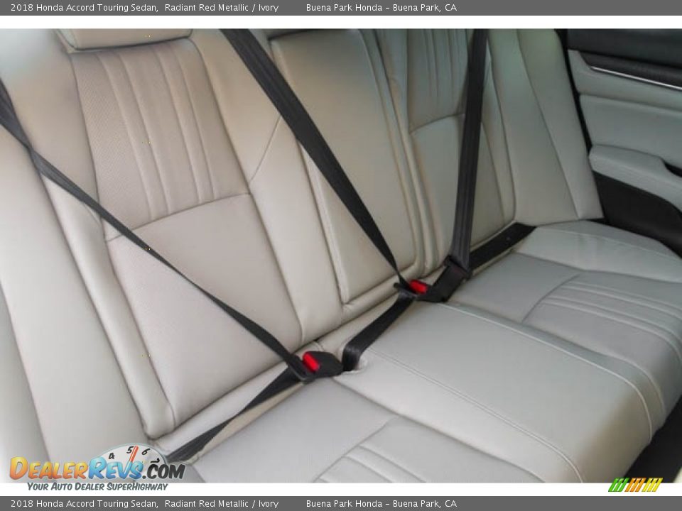 2018 Honda Accord Touring Sedan Radiant Red Metallic / Ivory Photo #33