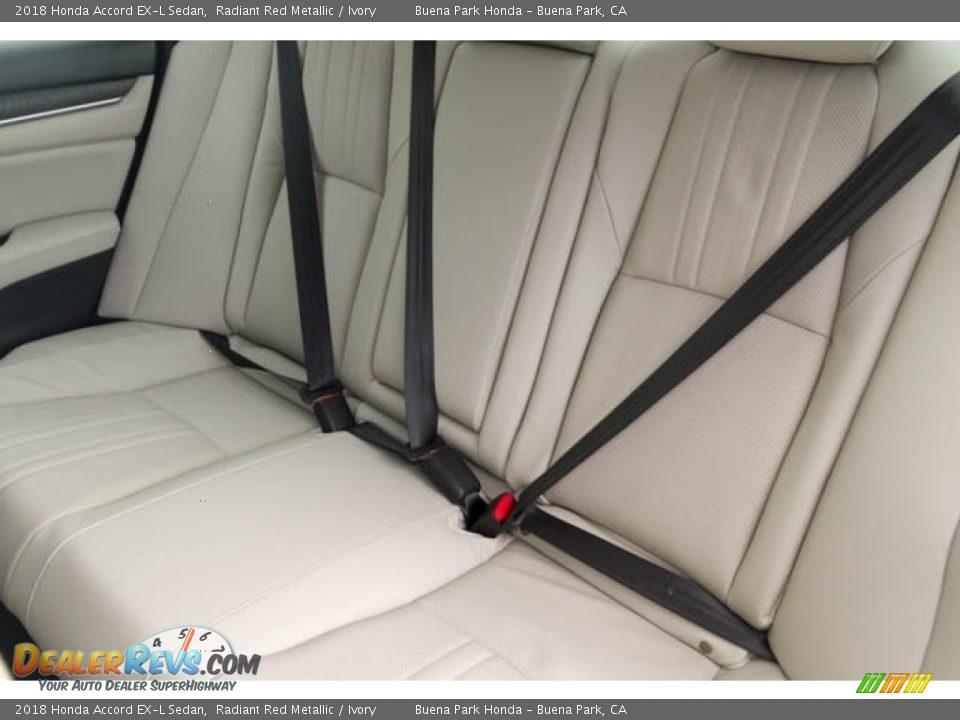 2018 Honda Accord EX-L Sedan Radiant Red Metallic / Ivory Photo #31