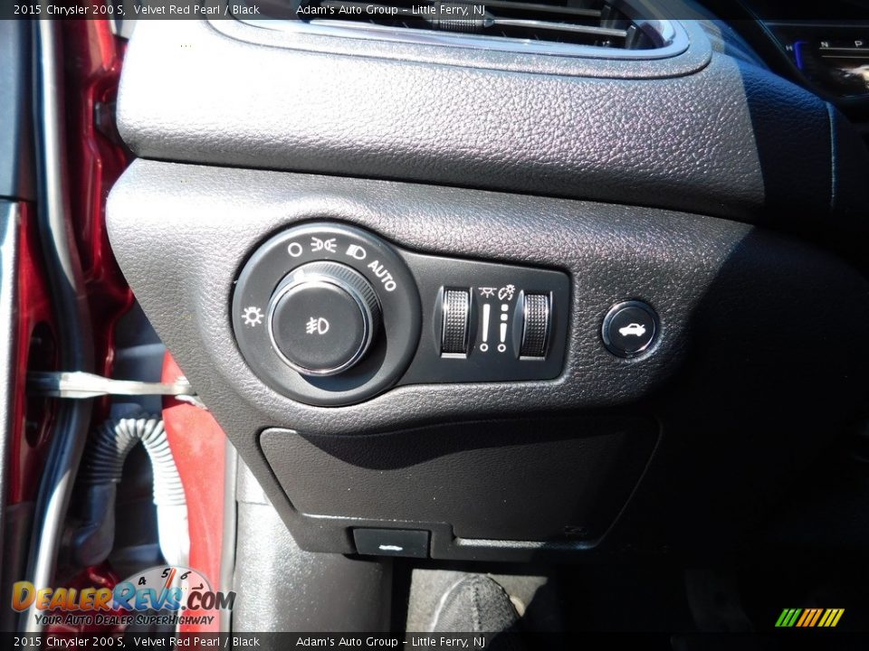 2015 Chrysler 200 S Velvet Red Pearl / Black Photo #23