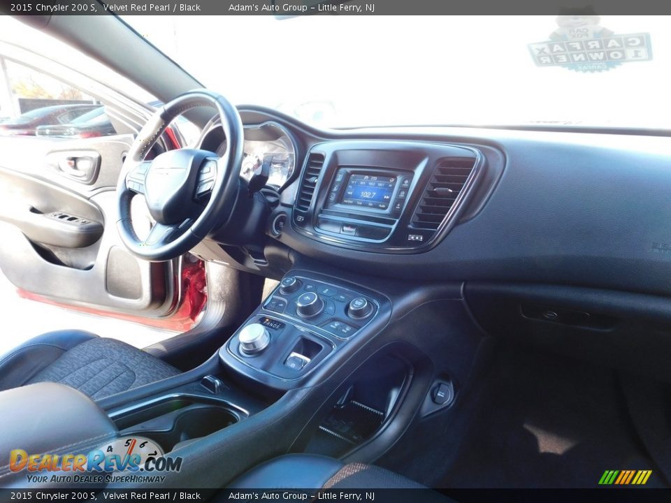 2015 Chrysler 200 S Velvet Red Pearl / Black Photo #29