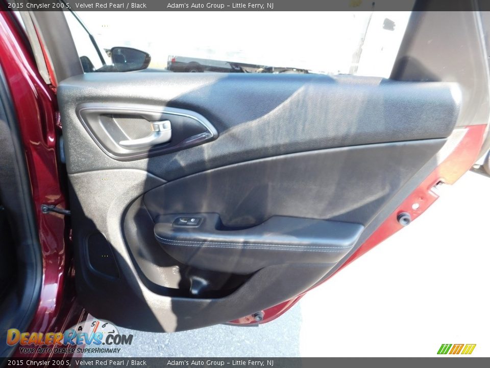 2015 Chrysler 200 S Velvet Red Pearl / Black Photo #30