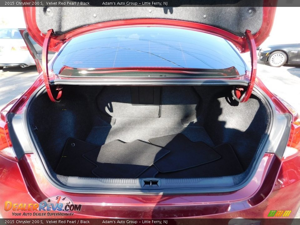 2015 Chrysler 200 S Velvet Red Pearl / Black Photo #32