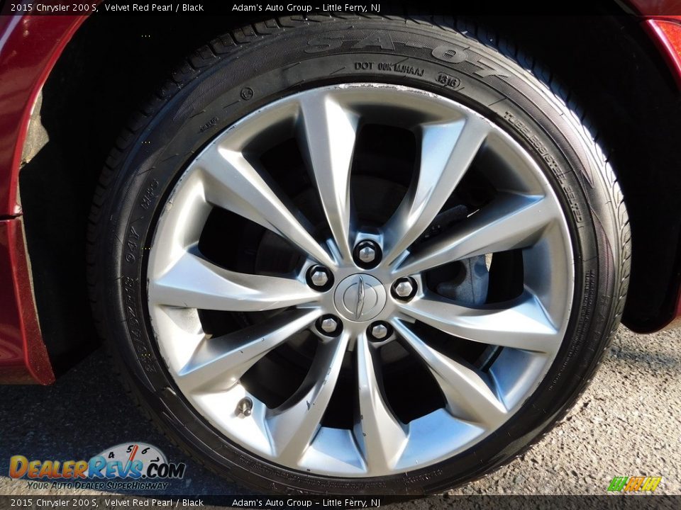 2015 Chrysler 200 S Velvet Red Pearl / Black Photo #35