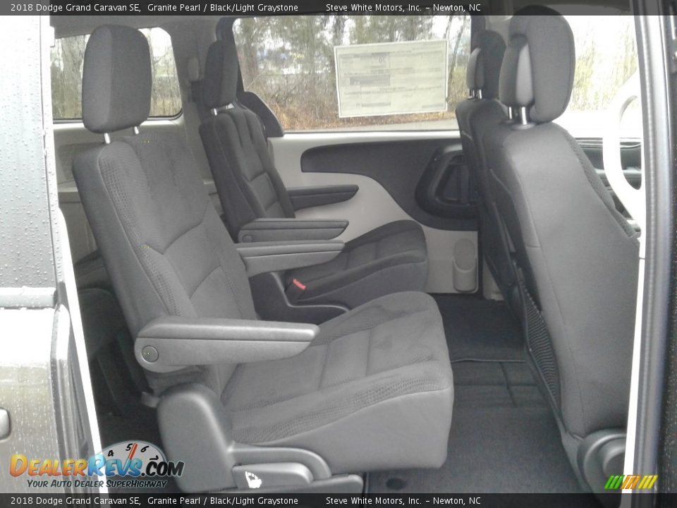 2018 Dodge Grand Caravan SE Granite Pearl / Black/Light Graystone Photo #16