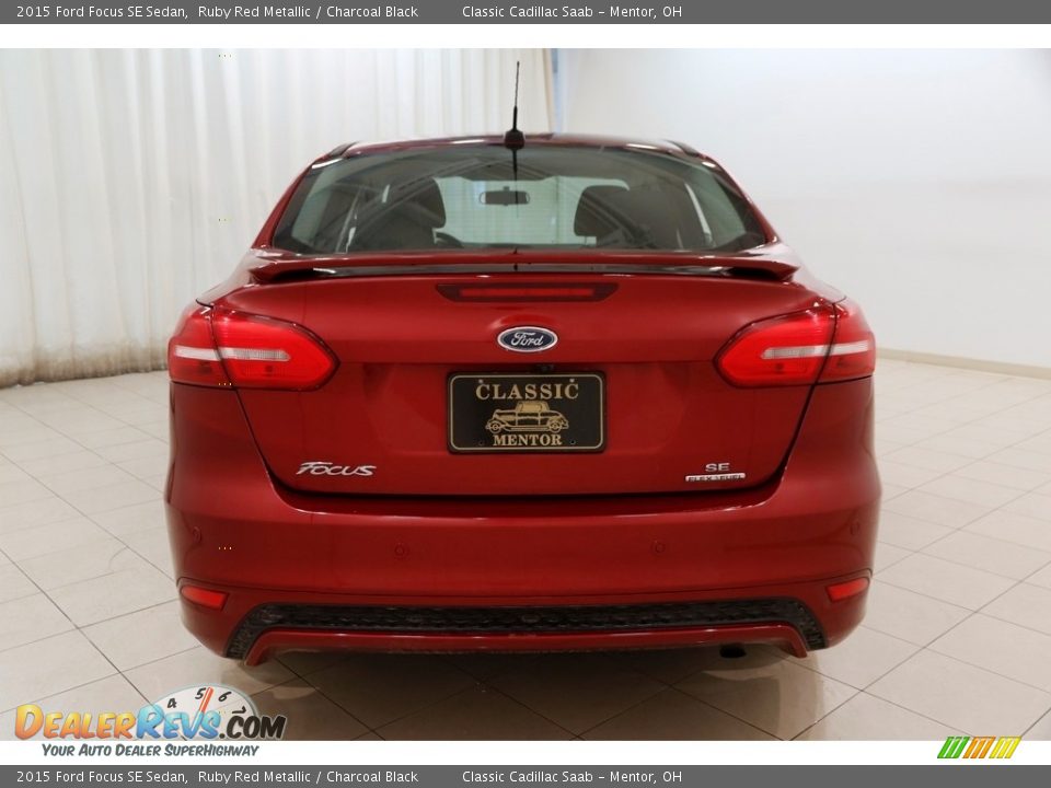 2015 Ford Focus SE Sedan Ruby Red Metallic / Charcoal Black Photo #14