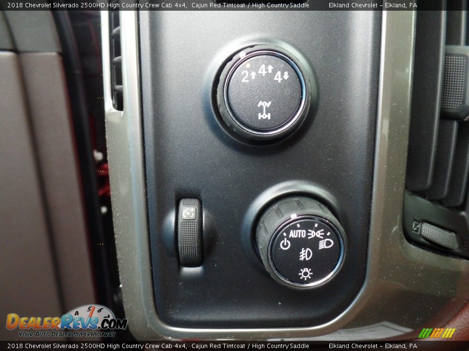 Controls of 2018 Chevrolet Silverado 2500HD High Country Crew Cab 4x4 Photo #29