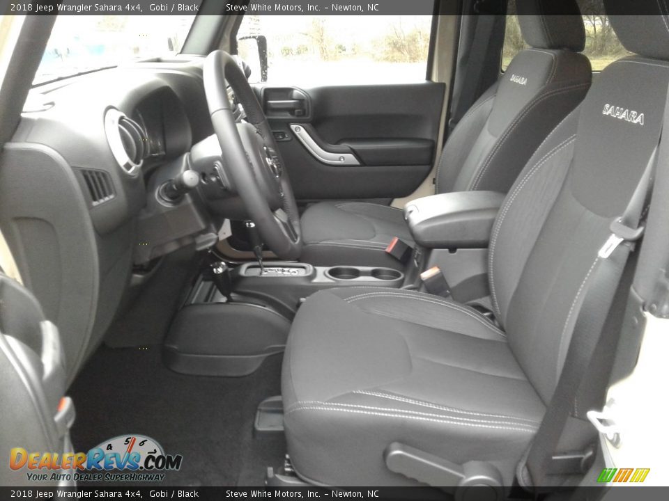 Front Seat of 2018 Jeep Wrangler Sahara 4x4 Photo #10
