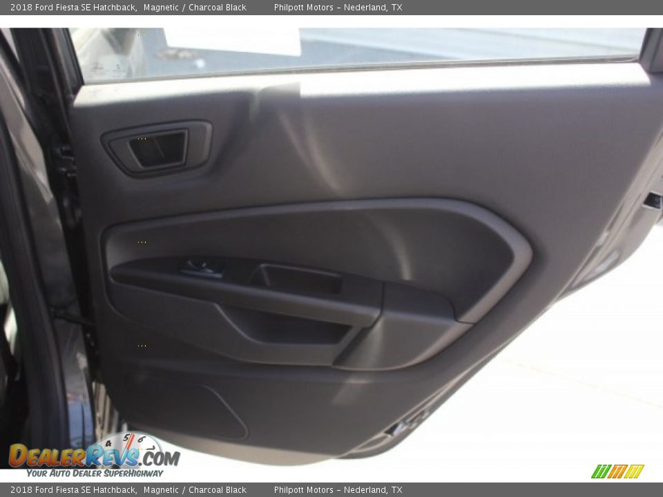 2018 Ford Fiesta SE Hatchback Magnetic / Charcoal Black Photo #28
