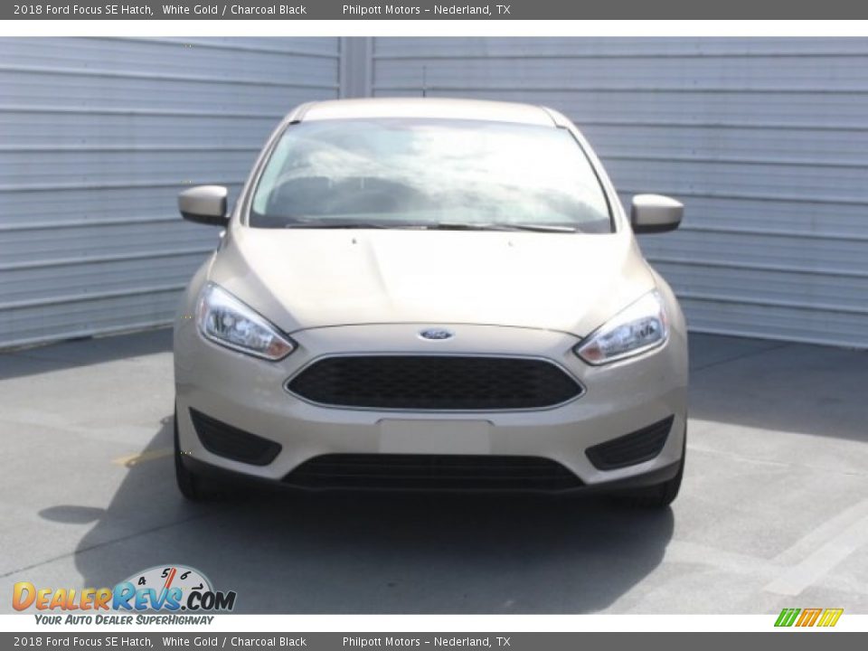 2018 Ford Focus SE Hatch White Gold / Charcoal Black Photo #2