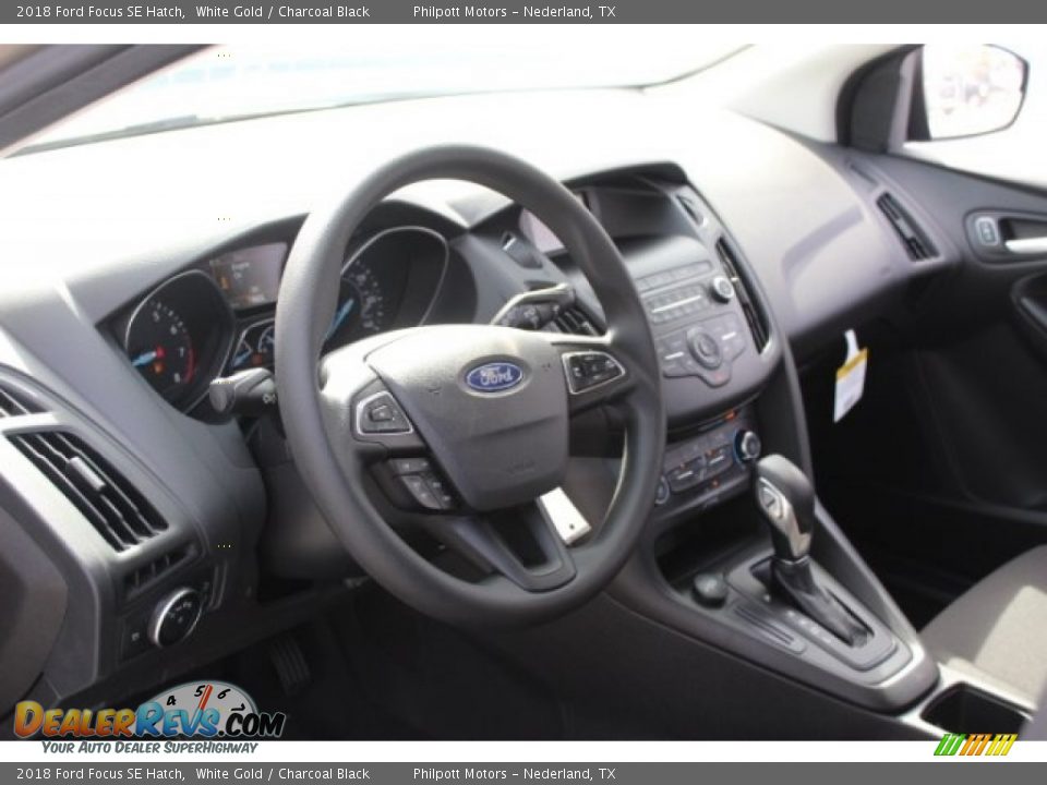 2018 Ford Focus SE Hatch White Gold / Charcoal Black Photo #12