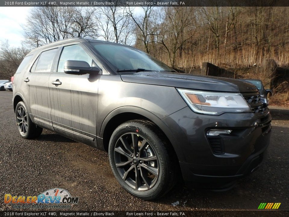 Front 3/4 View of 2018 Ford Explorer XLT 4WD Photo #9