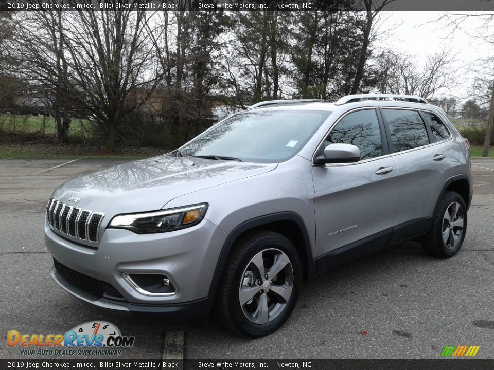 Front 3/4 View of 2019 Jeep Cherokee Limited Photo #2