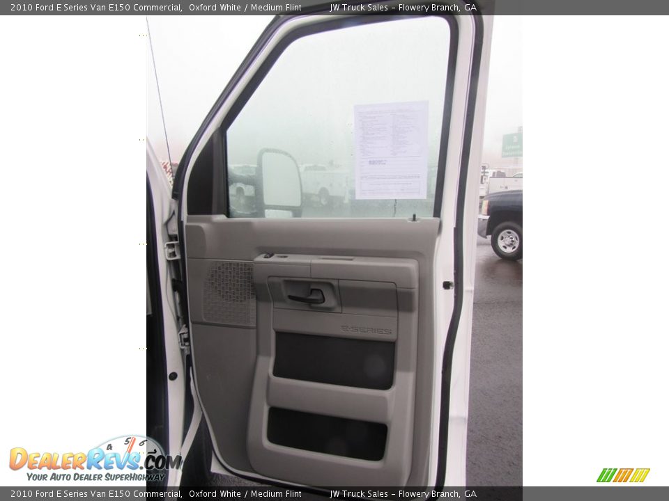 2010 Ford E Series Van E150 Commercial Oxford White / Medium Flint Photo #19