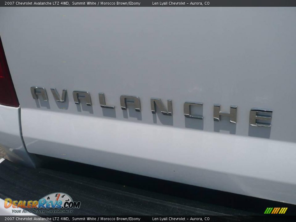 2007 Chevrolet Avalanche LTZ 4WD Summit White / Morocco Brown/Ebony Photo #12