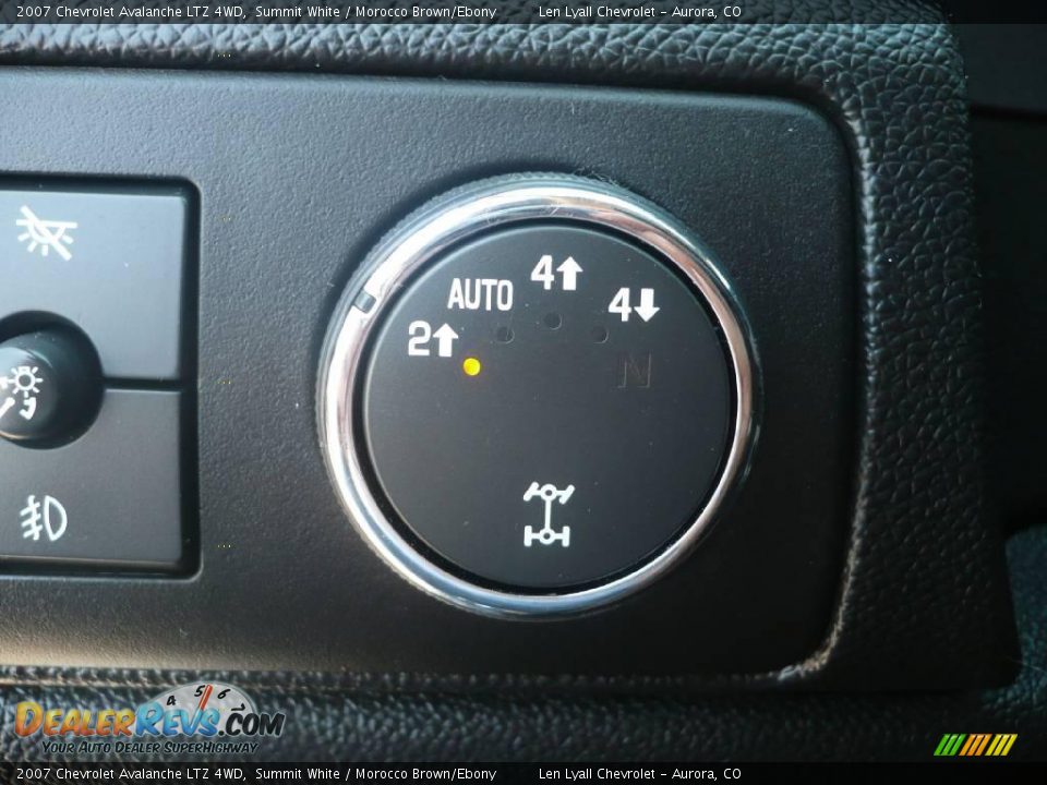 2007 Chevrolet Avalanche LTZ 4WD Summit White / Morocco Brown/Ebony Photo #28