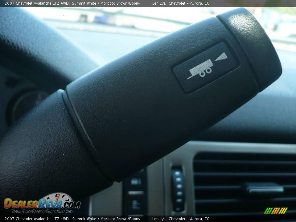 2007 Chevrolet Avalanche LTZ 4WD Summit White / Morocco Brown/Ebony Photo #31