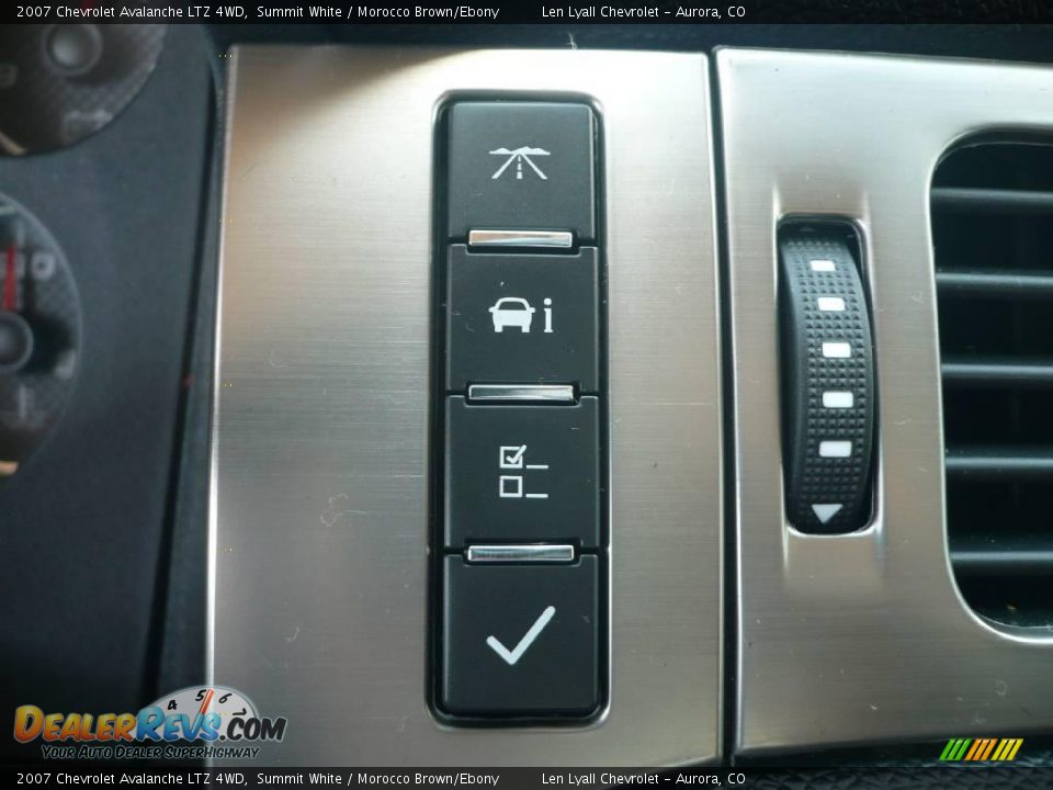 2007 Chevrolet Avalanche LTZ 4WD Summit White / Morocco Brown/Ebony Photo #32
