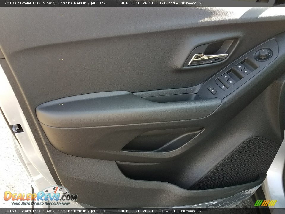 2018 Chevrolet Trax LS AWD Silver Ice Metallic / Jet Black Photo #8