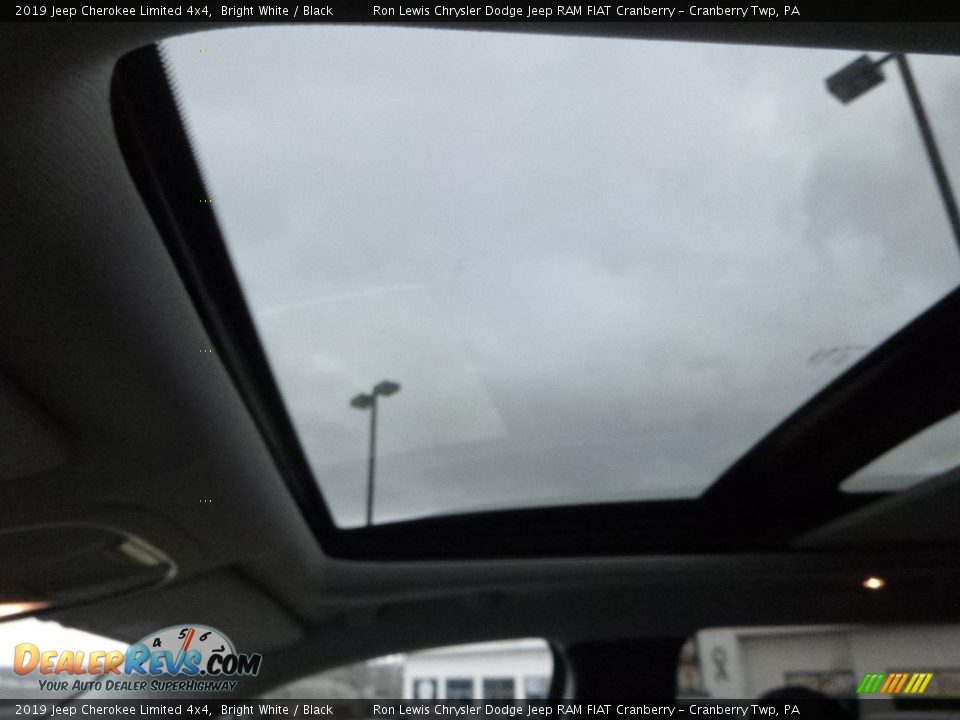 2019 Jeep Cherokee Limited 4x4 Bright White / Black Photo #17