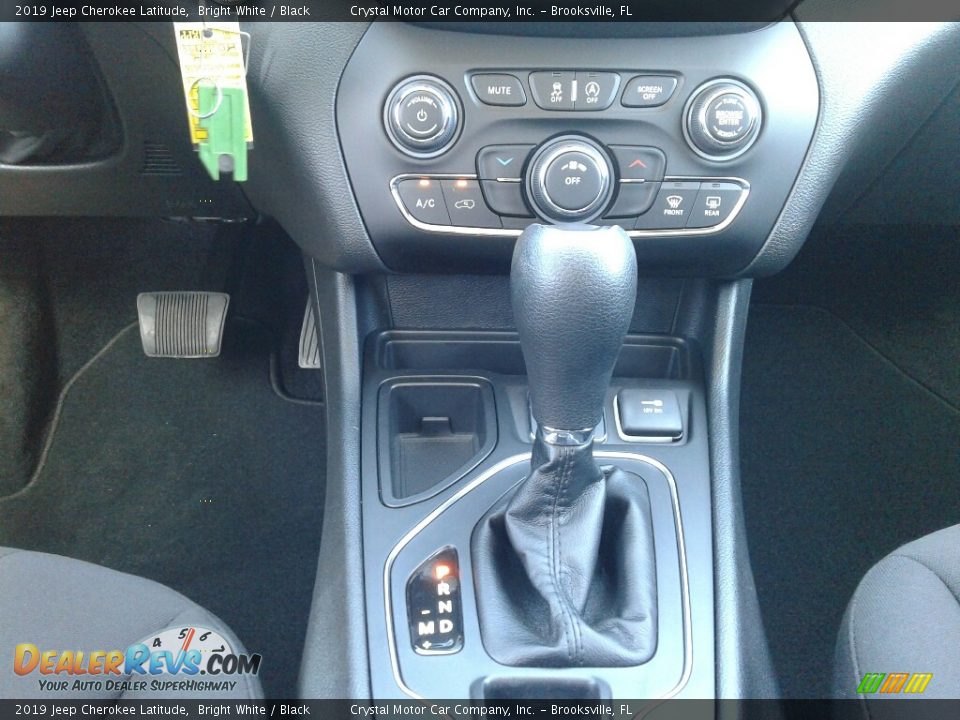 2019 Jeep Cherokee Latitude Bright White / Black Photo #16